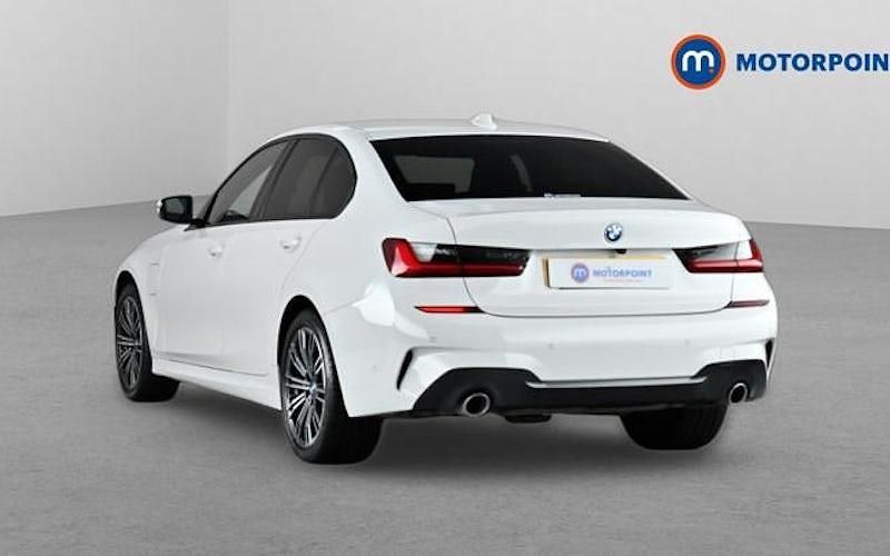 Usado BMW 330e M Sport 292 HP (214 kW) 2022 Branco Sedan