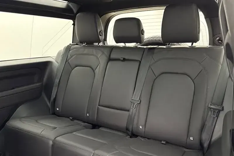 Used Land Rover Defender HSE Dynamic 245 HP (180 kW) 2025 Grey SUV