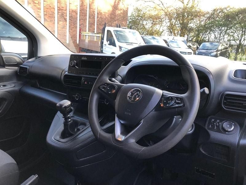 Second-hand Vauxhall Combo 2022 Negru Monovolum
