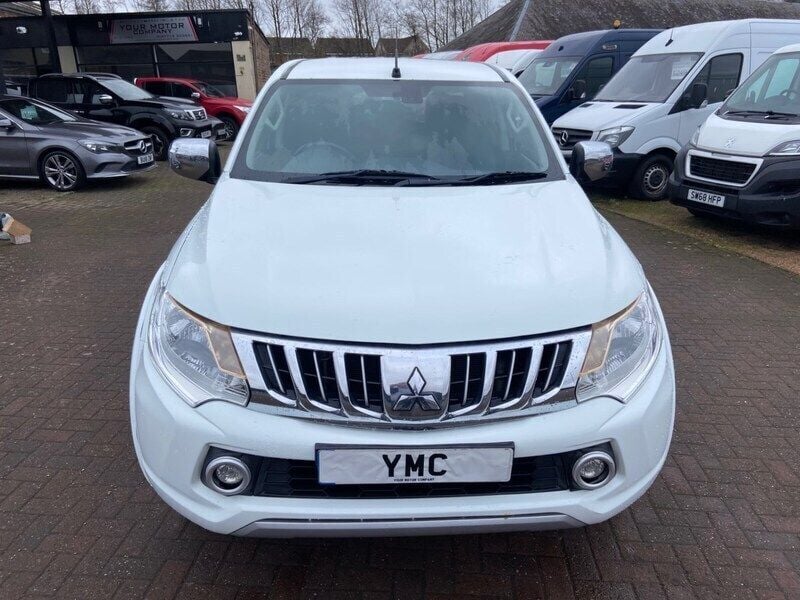 Used Mitsubishi L200 2017 White Pickup