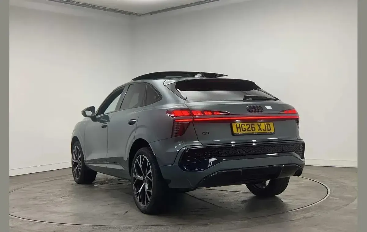 New Audi Q3 Advanced 147 HP (108 kW) 2026 Green SUV