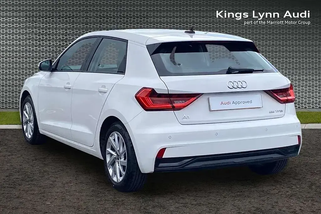 Käytetty Audi A1 Sport 94 HP (69 kW) 2023 Valkoinen Katumaasturi