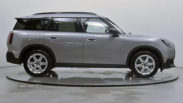 Używany Mini Countryman Classic 300 KM (220 kW) 2024 Srebrny SUV