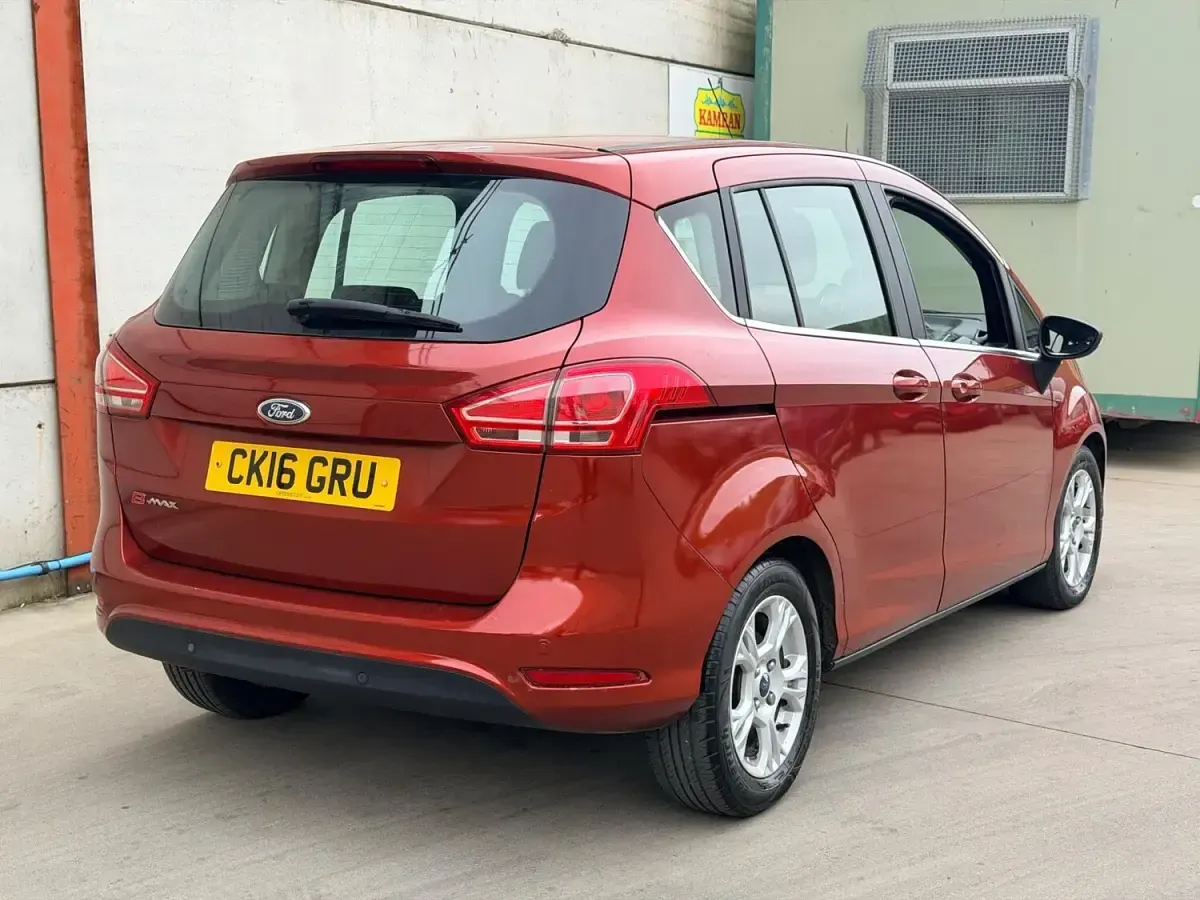 Used Ford B-MAX Zetec 95 HP (69 kW) 2016 Red MPV