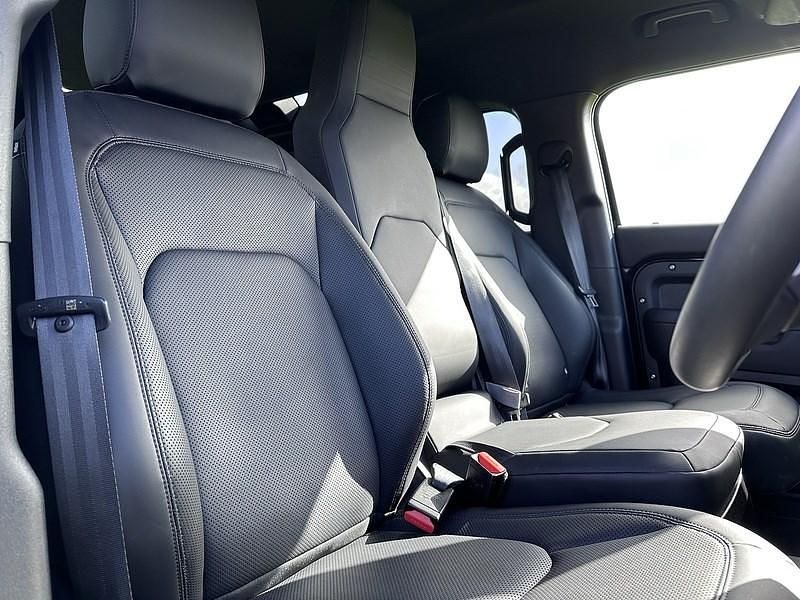 Used Land Rover Defender SE Dynamic 2025 Black SUV