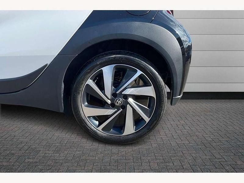 Used Toyota Aygo X 72 HP (52 kW) 2023 White SUV
