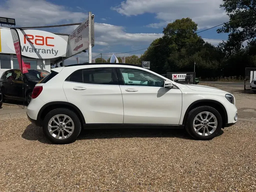 Used Mercedes GLA200 SE 156 HP (114 kW) 2018 White SUV