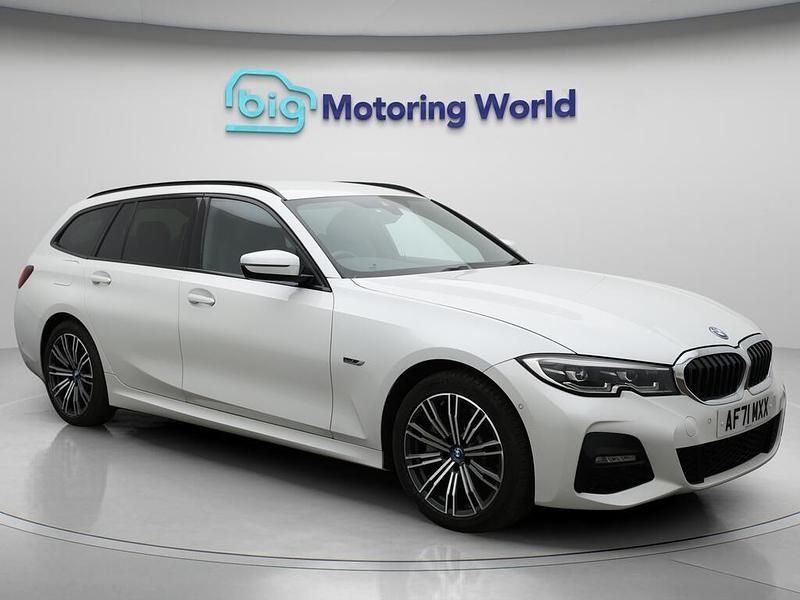 White Used 2021 BMW 330e M Sport Estate | £20,700 (Fair price) - Image 1/4