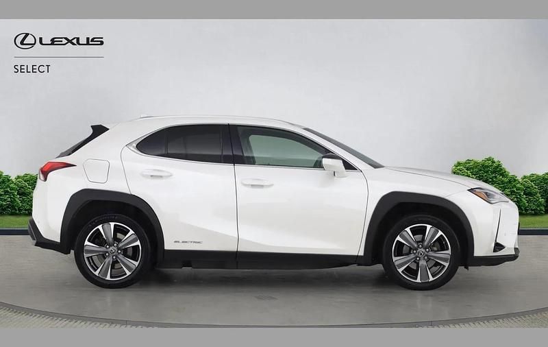 Used Lexus UX 300e 150 kW (204 HP) 2021 White SUV