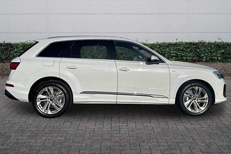 Used Audi Q7 S-Line 2025 Glacier white metallic SUV