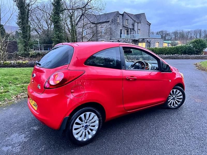 Usado Ford Ka Zetec 69 HP (50 kW) 2012 Vermelho Citadino