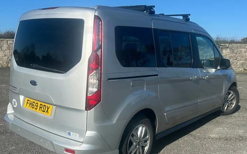 Used Ford Tourneo Titanium 120 HP (88 kW) 2021 Estate