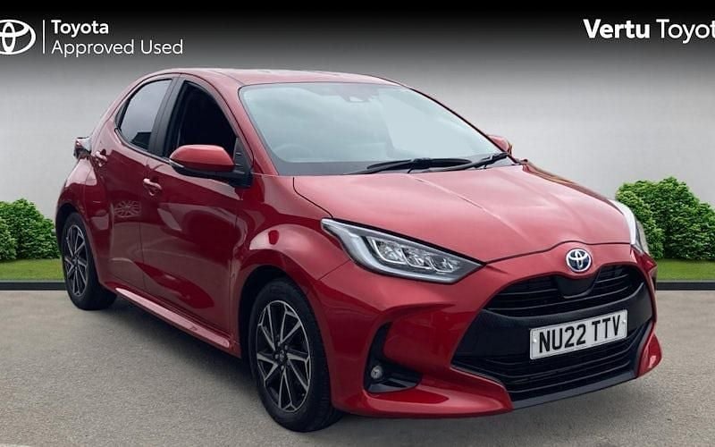 Used 2025 Toyota Yaris Hybrid Design Hatchback | £17,843 (Super price) - Image 1/4