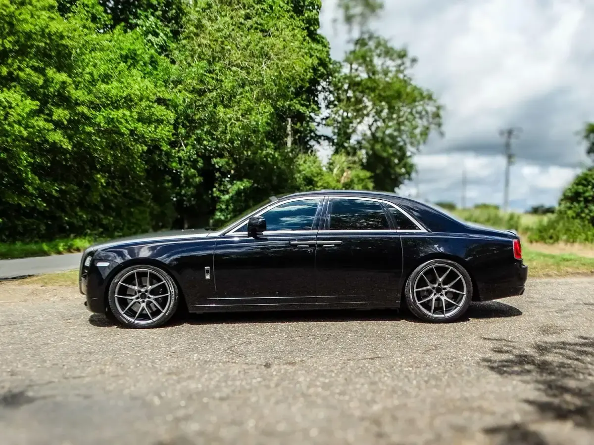 Used Rolls Royce Ghost 563 HP (414 kW) 2010 Black Sedan