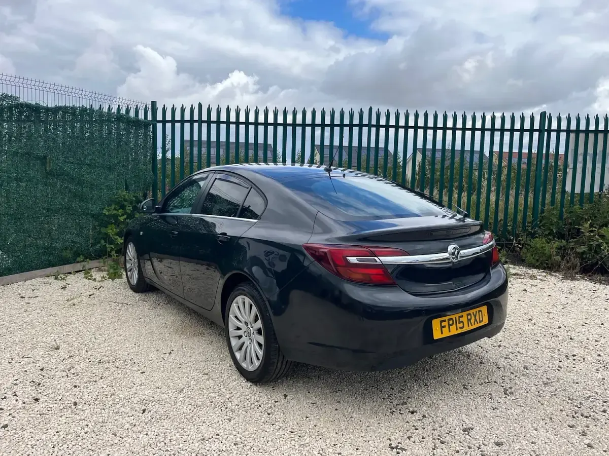 Used Vauxhall Insignia Design Edition 163 HP (119 kW) 2015 Black Hatchback