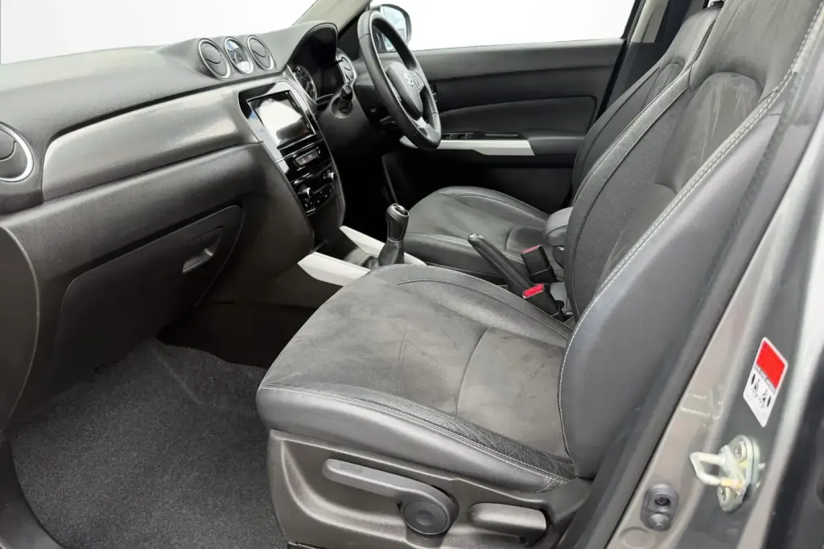 Used Suzuki Vitara SZ5 120 HP (88 kW) 2018 Grey metallic SUV