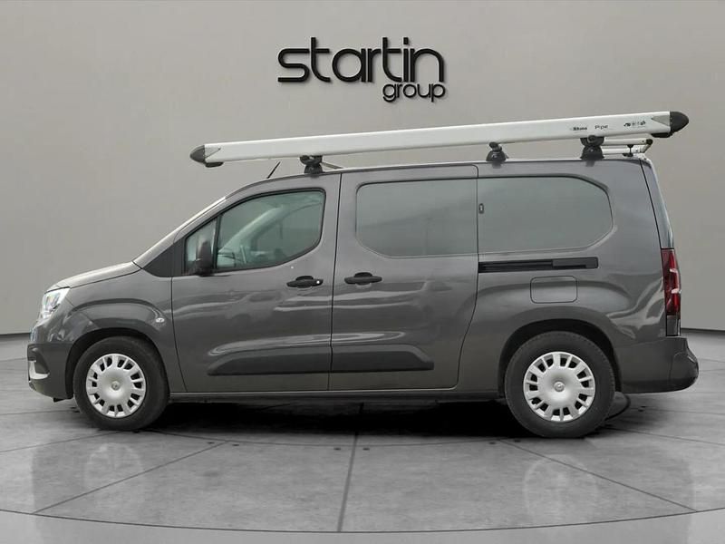 Usado Vauxhall Combo Sportive 98 kW (134 CV) 2022 Gris Monovolumen