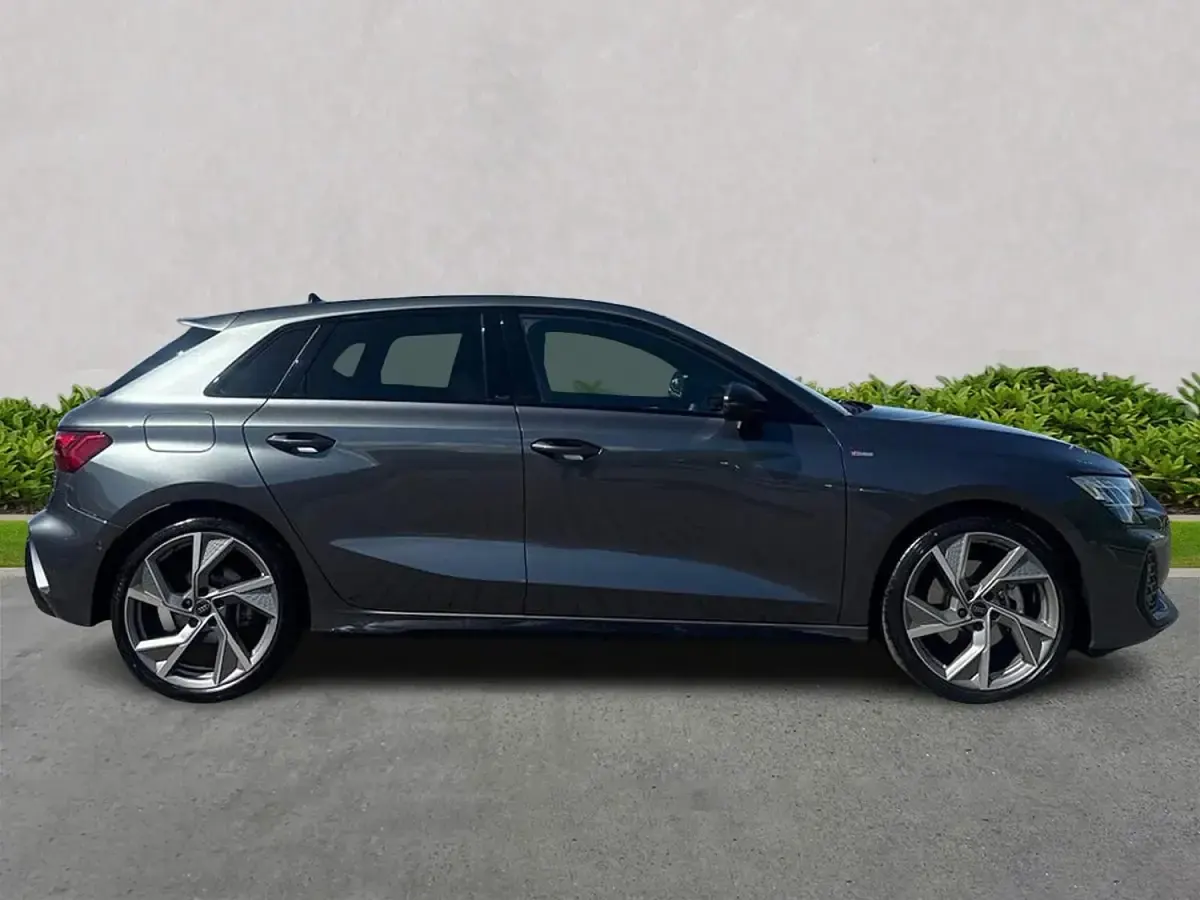 Novo Audi A3 Black Edition 147 HP (108 kW) 2026 Cinzento Citadino