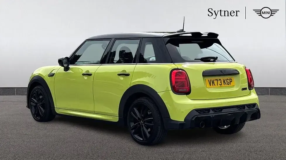 Used Mini Cooper Hatch 134 HP (98 kW) 2023 Yellow Hatchback