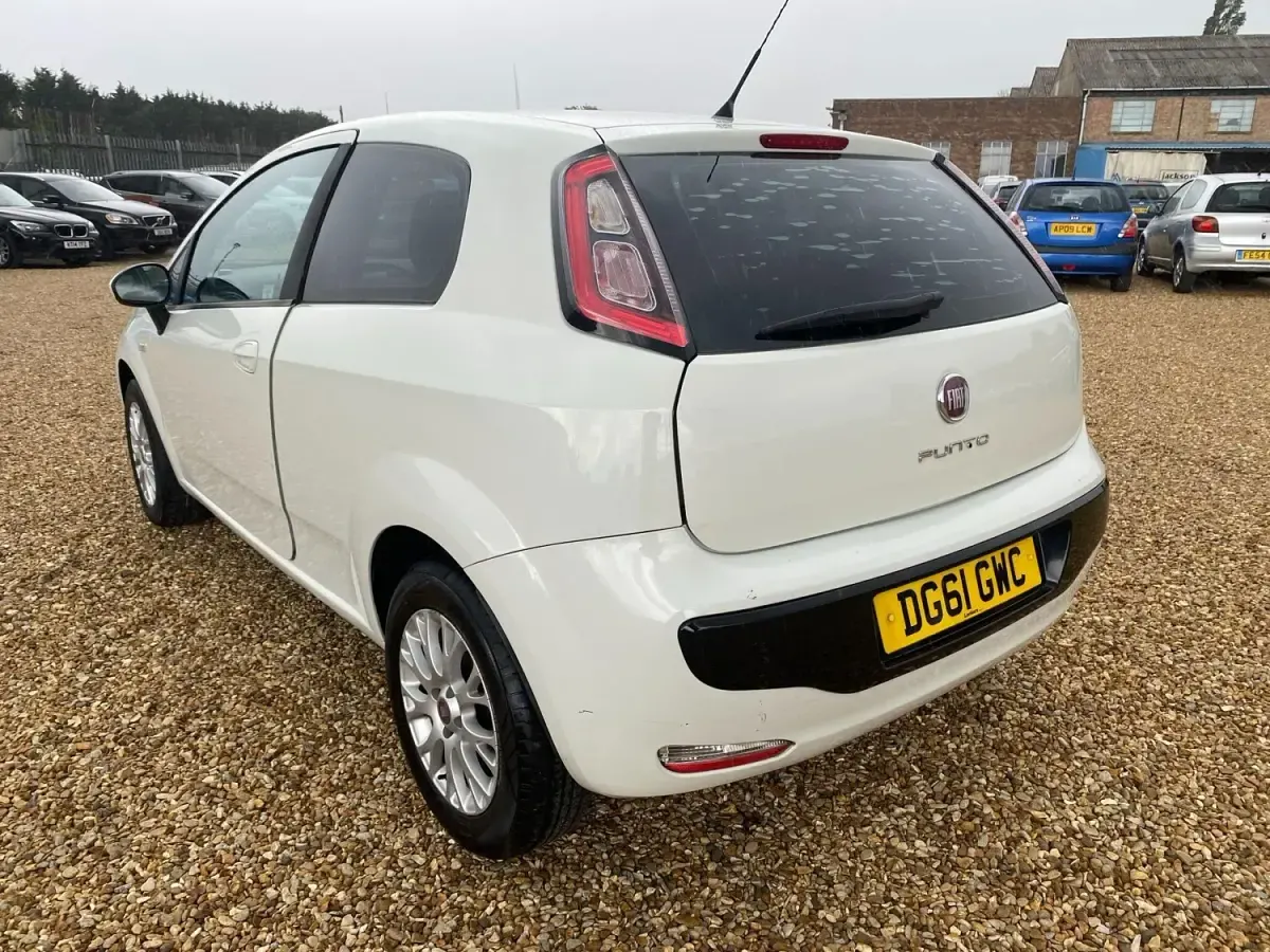 Używany Fiat Punto Evo Life 69 KM (50 kW) 2011 Biały Hatchback