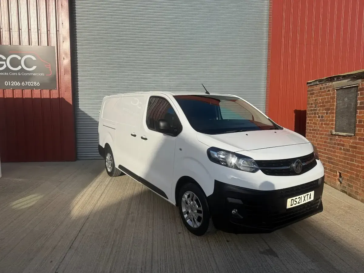 Used Vauxhall Vivaro 100 HP (73 kW) 2021 White MPV