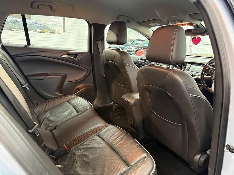 Used Vauxhall Astra Elite 136 HP (100 kW) 2017 Silver Estate