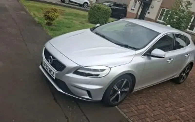 Used Volvo V40 R-Design 122 HP (89 kW) 2017 Hatchback