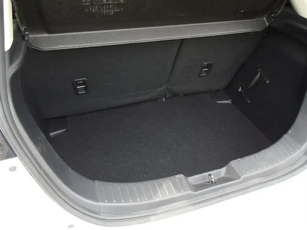 Used Mazda 2 Inclusive 90 HP (66 kW) 2021 White Hatchback