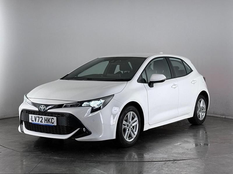 Used Toyota Corolla 122 HP (89 kW) 2022 White Hatchback