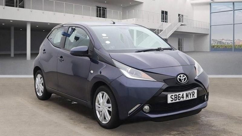 Used Toyota Aygo x-press 69 HP (50 kW) 2015 Blue Hatchback