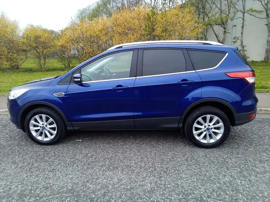 Usado Ford Kuga Titanium 150 HP (110 kW) 2016 Azul SUV