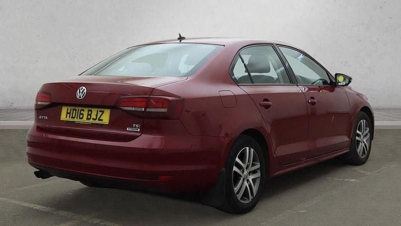 Used VW Jetta SE 150 HP (110 kW) 2016 Red Sedan