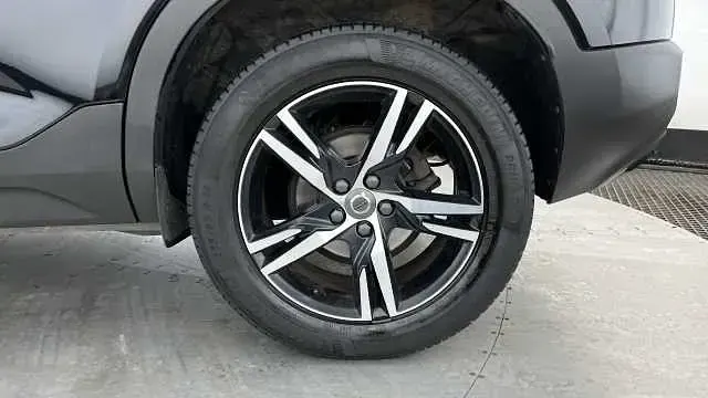 Used Volvo XC40 R-Design 161 HP (118 kW) 2022 Black SUV