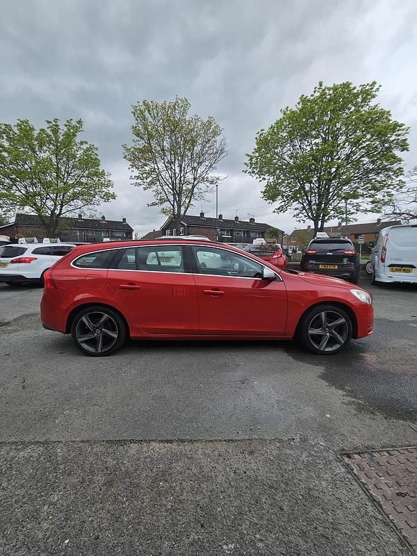 Used Volvo V60 R-Design 115 HP (84 kW) 2012 Red Estate