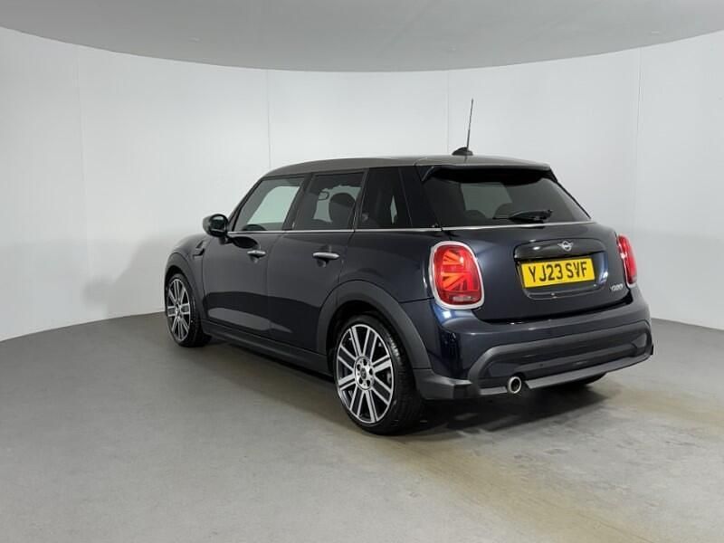 Używany Mini Cooper Exclusive 134 KM (98 kW) 2023 Czarny Hatchback