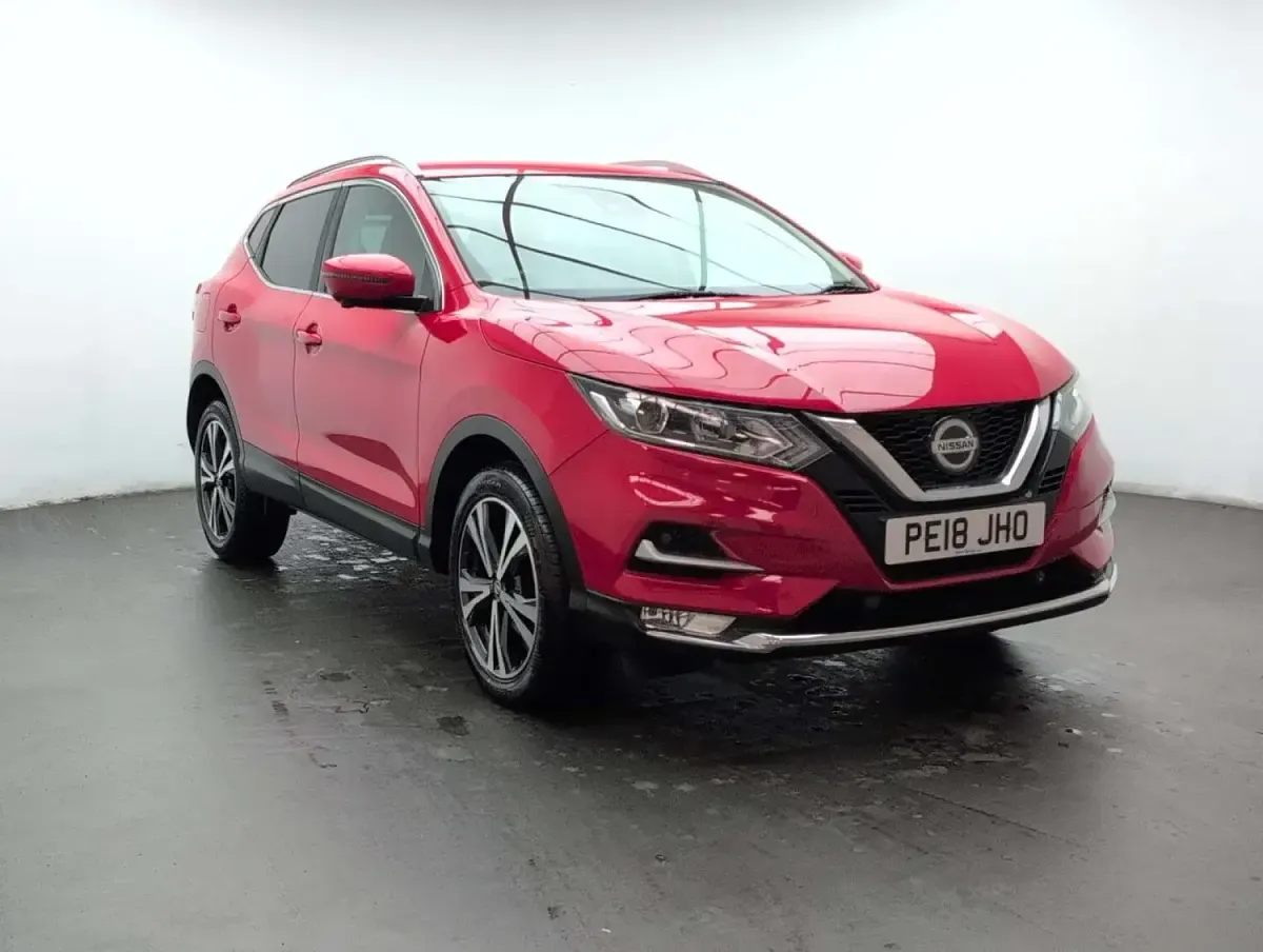 Used Nissan Qashqai N-Connecta 115 HP (84 kW) 2018 Red SUV