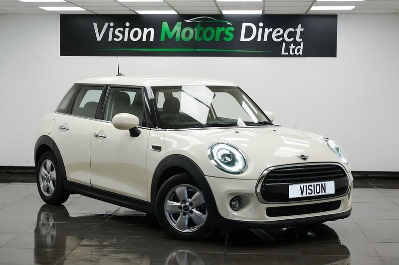 Begagnad Mini Cooper Classic 2019 Vit Halvkombi