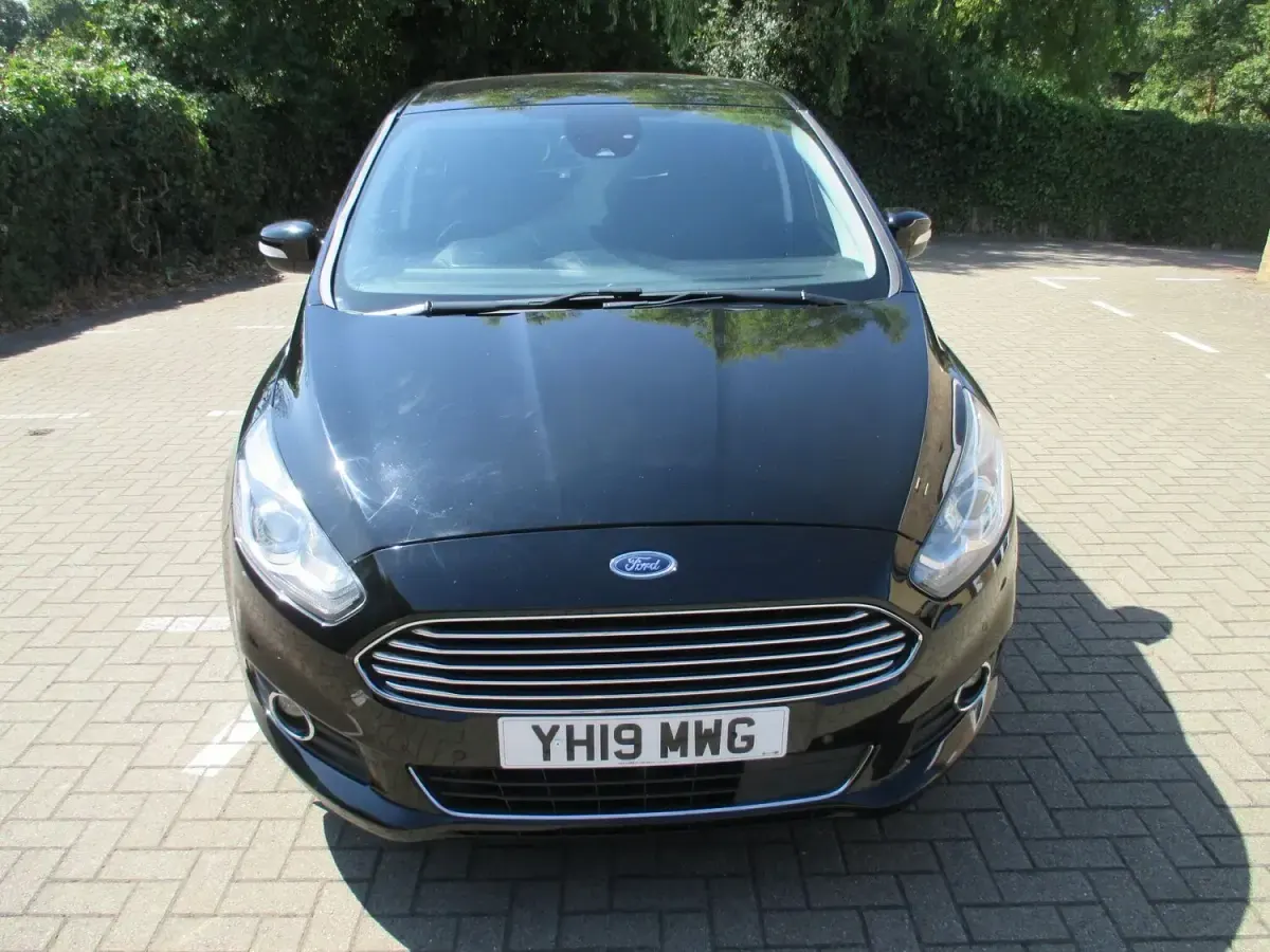 Used Ford S-MAX Titanium 150 HP (110 kW) 2019 Black MPV