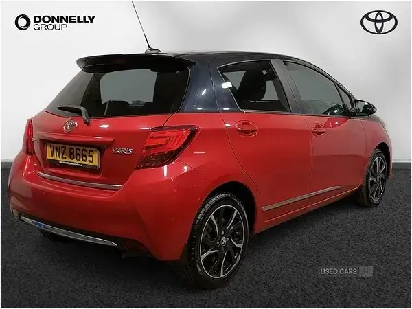 Used Toyota Yaris Design 99 HP (72 kW) 2016 Red/black Hatchback