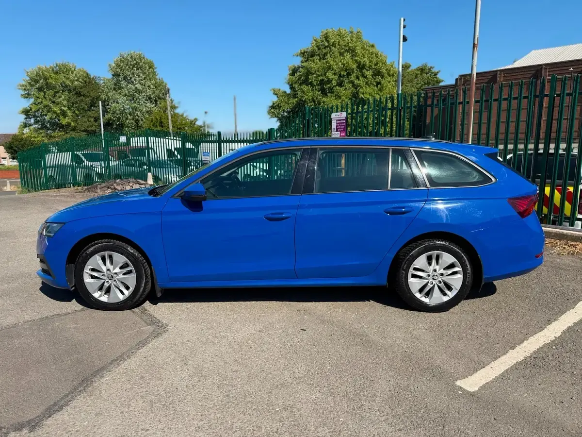 Used Skoda Octavia SE Technology 150 HP (110 kW) 2020 Blue Estate