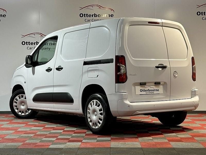 Used Vauxhall Combo Sportive 100 HP (73 kW) 2022 White MPV
