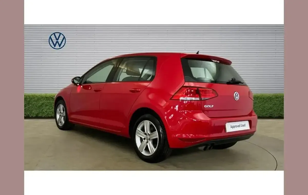 Used VW Golf VII Edition 125 HP (91 kW) 2016 Red Hatchback
