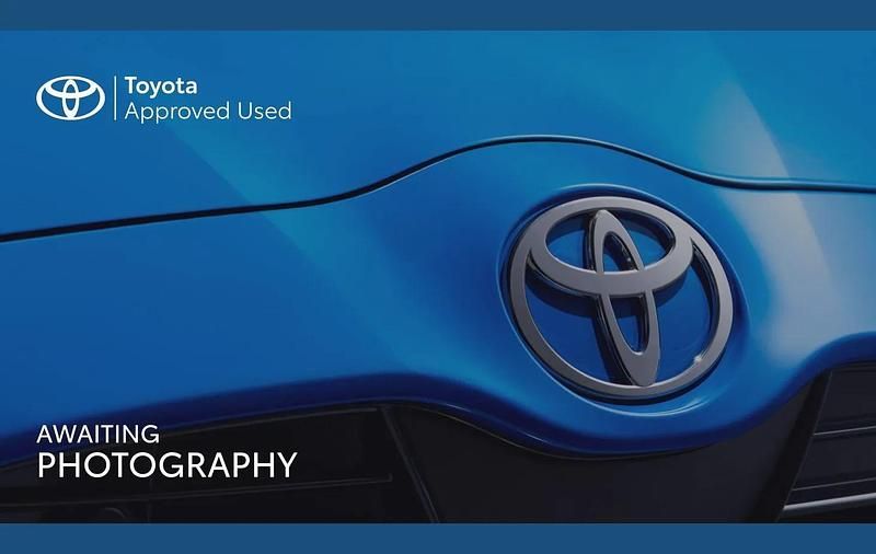 Used Toyota Yaris Hybrid Design 113 HP (83 kW) 2024 Blue Hatchback