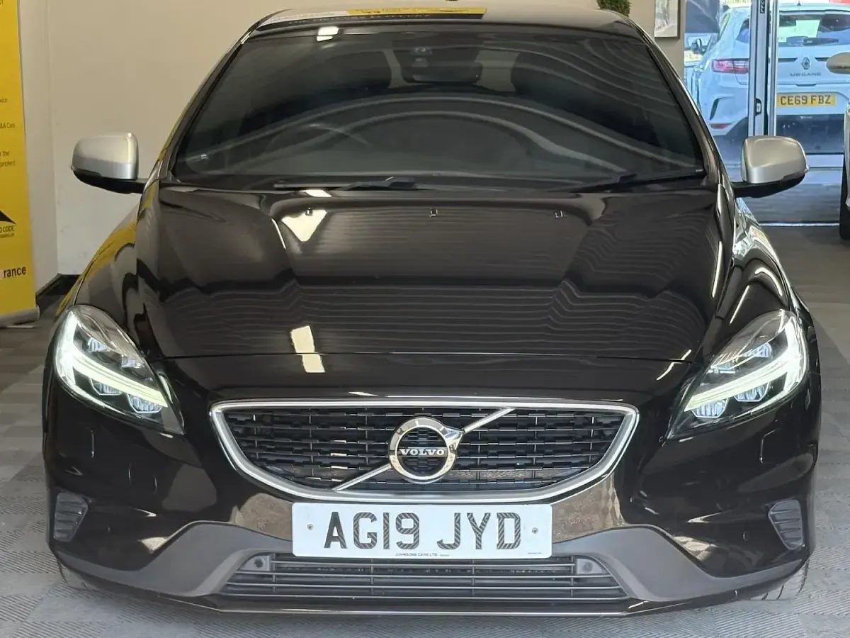 Used Volvo V40 R-Design 152 HP (111 kW) 2019 Black Hatchback
