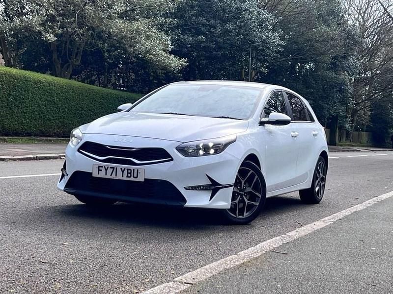 Used Kia Ceed 158 HP (116 kW) 2021 White Hatchback