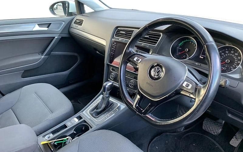 Used VW e-Golf 99 kW (135 HP) 2018 White Hatchback