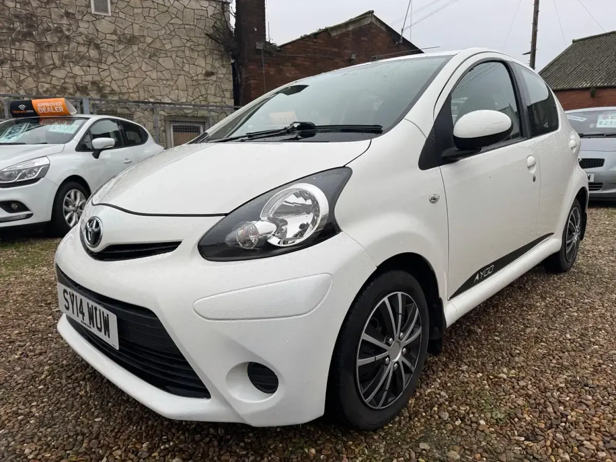 Used Toyota Aygo 2014 White Hatchback