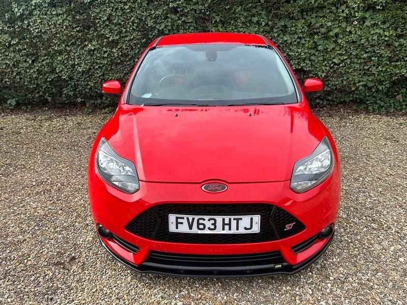 Used Ford Focus ST 250 HP (183 kW) 2013 Red Hatchback