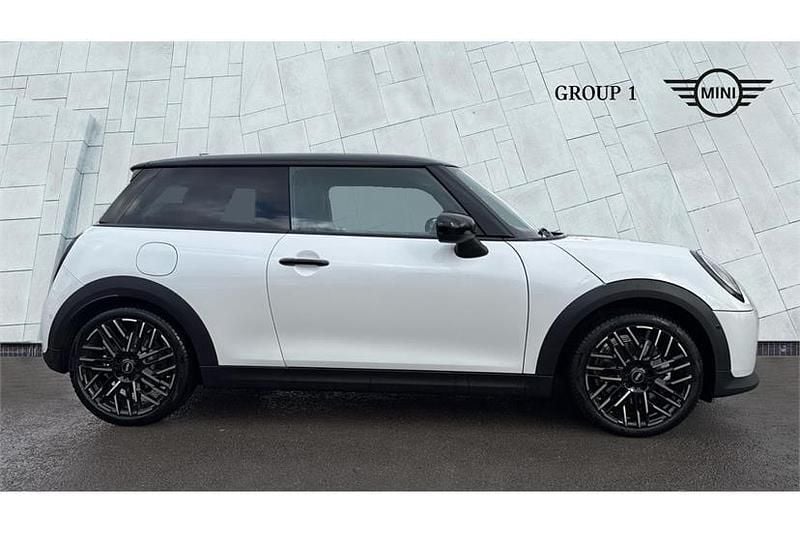 Used Mini Cooper Exclusive 114 kW (156 HP) 2026 Nanuq white Hatchback