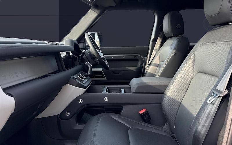 Usado Land Rover Defender SE Dynamic 249 HP (183 kW) 2025 SUV